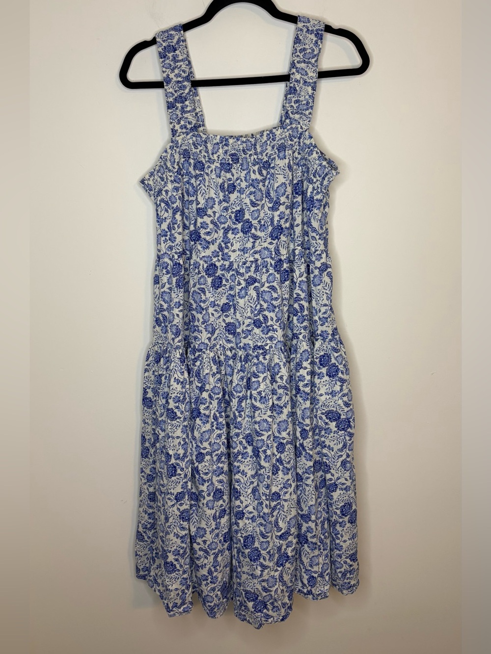 Old Navy Sleeveless Smocked Blue and White Floral Midi Tiered Swing Dress Size L